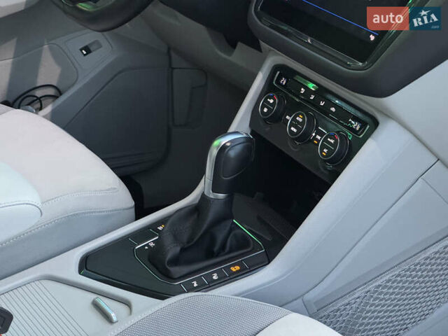 Білий Фольксваген Tiguan Allspace, об'ємом двигуна 2 л та пробігом 193 тис. км за 26499 $, фото 49 на Automoto.ua