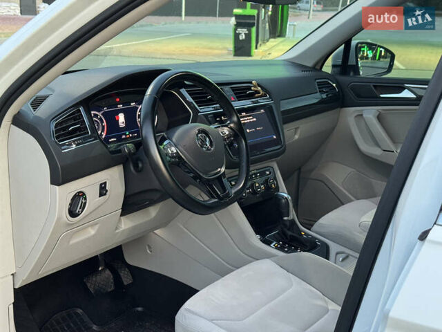 Білий Фольксваген Tiguan Allspace, об'ємом двигуна 2 л та пробігом 193 тис. км за 26499 $, фото 39 на Automoto.ua
