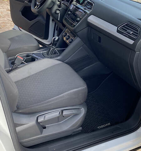 Белый Фольксваген Tiguan Allspace, объемом двигателя 2 л и пробегом 32 тыс. км за 18300 $, фото 25 на Automoto.ua