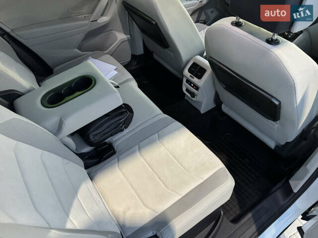 Білий Фольксваген Tiguan Allspace, об'ємом двигуна 2 л та пробігом 193 тис. км за 26499 $, фото 43 на Automoto.ua
