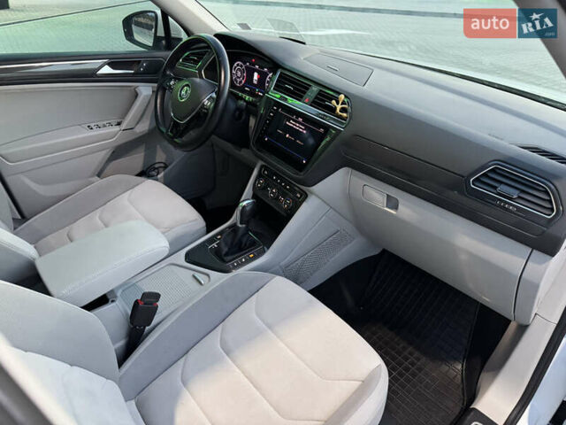 Білий Фольксваген Tiguan Allspace, об'ємом двигуна 2 л та пробігом 193 тис. км за 26499 $, фото 47 на Automoto.ua