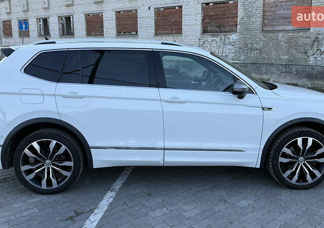 Белый Фольксваген Tiguan Allspace, объемом двигателя 2 л и пробегом 228 тыс. км за 29450 $, фото 6 на Automoto.ua