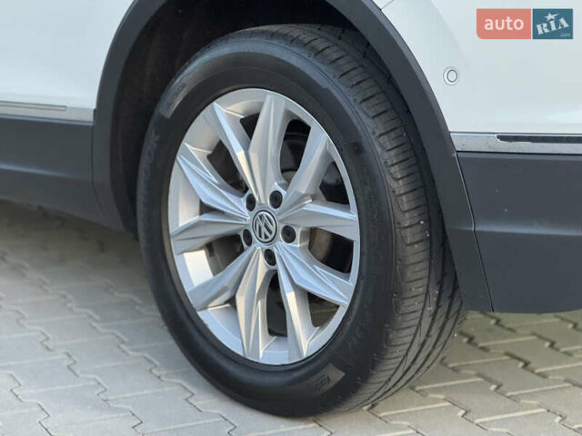 Білий Фольксваген Tiguan Allspace, об'ємом двигуна 2 л та пробігом 193 тис. км за 26499 $, фото 34 на Automoto.ua