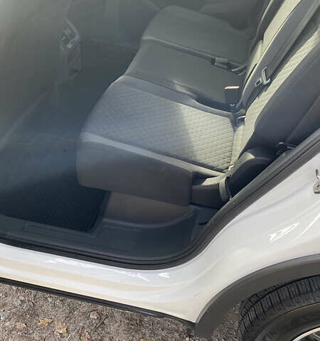 Белый Фольксваген Tiguan Allspace, объемом двигателя 2 л и пробегом 32 тыс. км за 18300 $, фото 28 на Automoto.ua