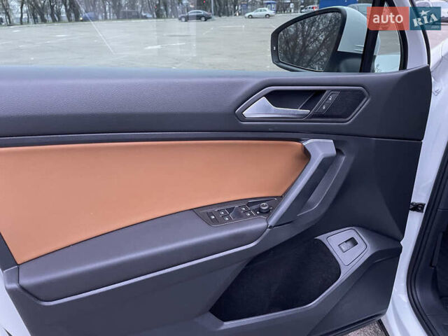Белый Фольксваген Tiguan Allspace, объемом двигателя 1.97 л и пробегом 139 тыс. км за 20999 $, фото 8 на Automoto.ua