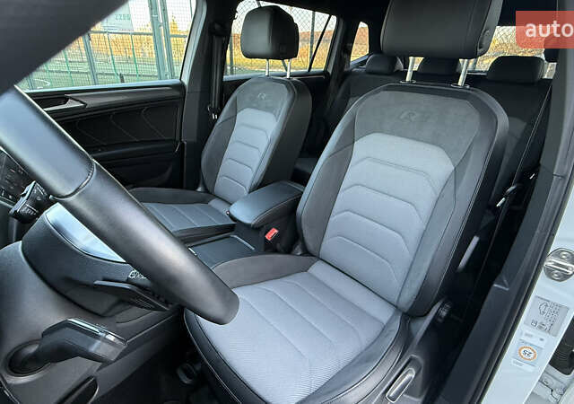 Белый Фольксваген Tiguan Allspace, объемом двигателя 2 л и пробегом 228 тыс. км за 29450 $, фото 54 на Automoto.ua