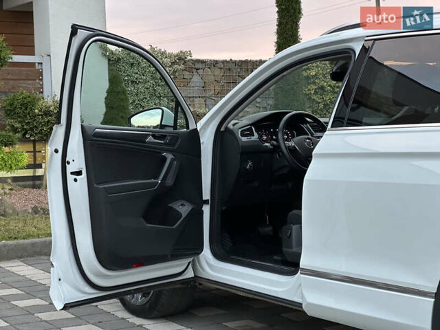 Белый Фольксваген Tiguan Allspace, объемом двигателя 2 л и пробегом 184 тыс. км за 31499 $, фото 52 на Automoto.ua