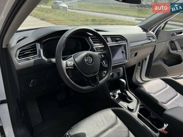Белый Фольксваген Tiguan Allspace, объемом двигателя 2 л и пробегом 86 тыс. км за 23400 $, фото 6 на Automoto.ua