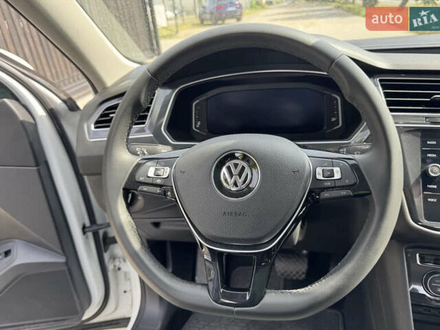 Белый Фольксваген Tiguan Allspace, объемом двигателя 2 л и пробегом 86 тыс. км за 23400 $, фото 23 на Automoto.ua