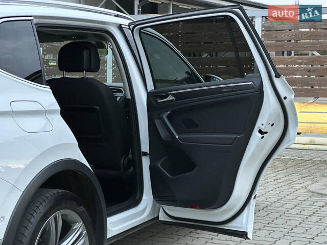 Белый Фольксваген Tiguan Allspace, объемом двигателя 2 л и пробегом 184 тыс. км за 31499 $, фото 82 на Automoto.ua