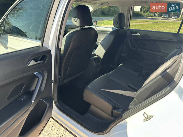 Білий Фольксваген Tiguan Allspace, об'ємом двигуна 2 л та пробігом 215 тис. км за 16999 $, фото 12 на Automoto.ua
