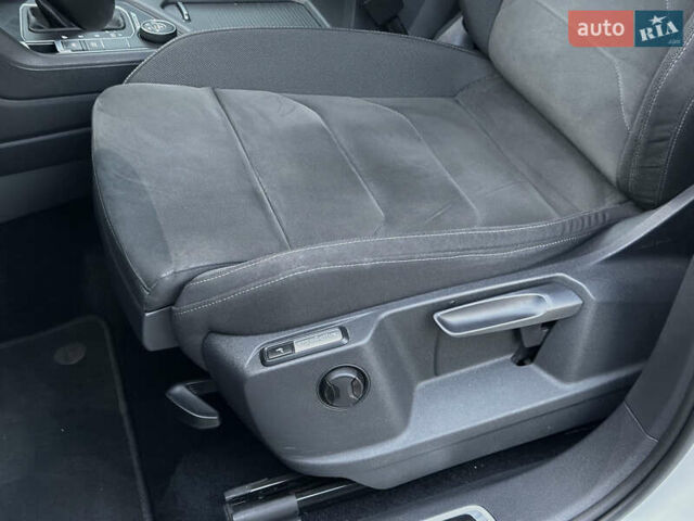 Белый Фольксваген Tiguan Allspace, объемом двигателя 2 л и пробегом 184 тыс. км за 31499 $, фото 57 на Automoto.ua