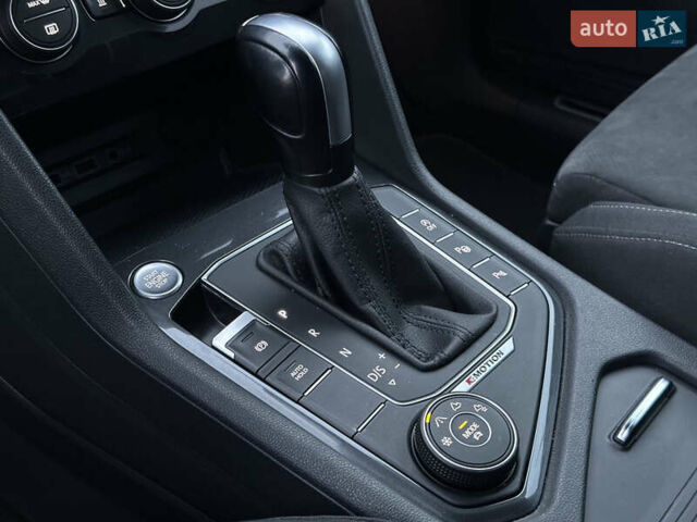 Белый Фольксваген Tiguan Allspace, объемом двигателя 2 л и пробегом 184 тыс. км за 31499 $, фото 66 на Automoto.ua