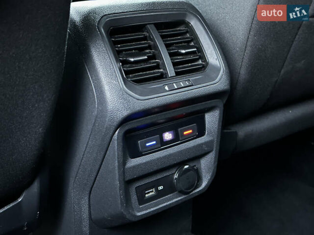 Белый Фольксваген Tiguan Allspace, объемом двигателя 2 л и пробегом 184 тыс. км за 31499 $, фото 81 на Automoto.ua