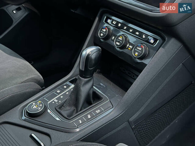 Белый Фольксваген Tiguan Allspace, объемом двигателя 2 л и пробегом 184 тыс. км за 31499 $, фото 94 на Automoto.ua
