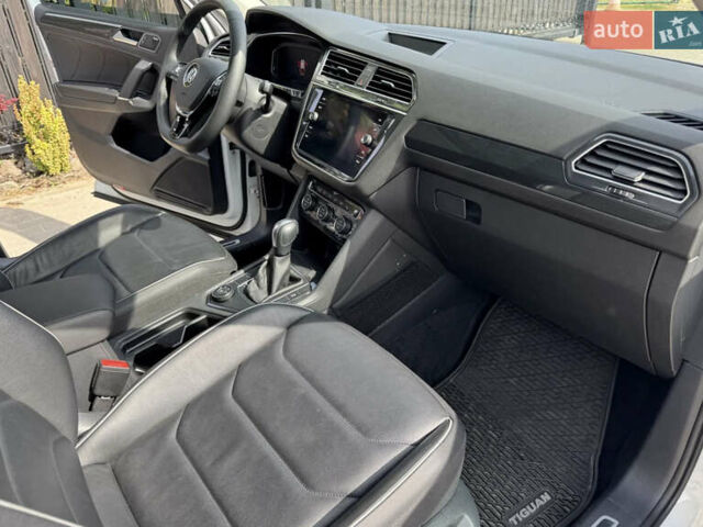 Белый Фольксваген Tiguan Allspace, объемом двигателя 2 л и пробегом 86 тыс. км за 23400 $, фото 18 на Automoto.ua