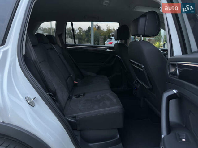 Белый Фольксваген Tiguan Allspace, объемом двигателя 2 л и пробегом 184 тыс. км за 31499 $, фото 84 на Automoto.ua