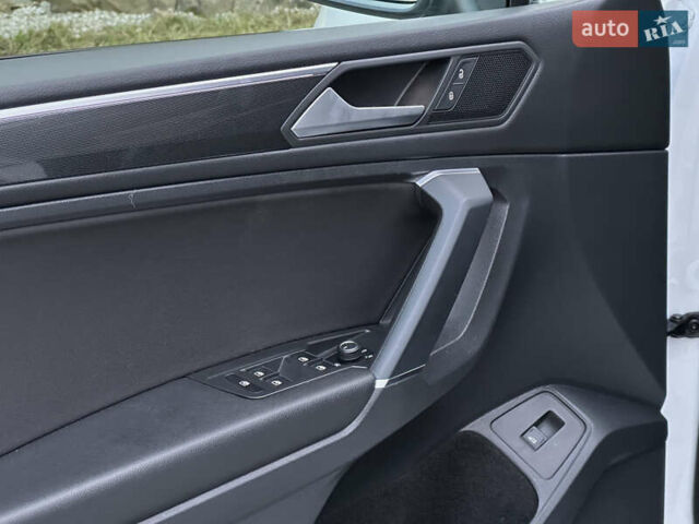 Белый Фольксваген Tiguan Allspace, объемом двигателя 2 л и пробегом 184 тыс. км за 31499 $, фото 54 на Automoto.ua