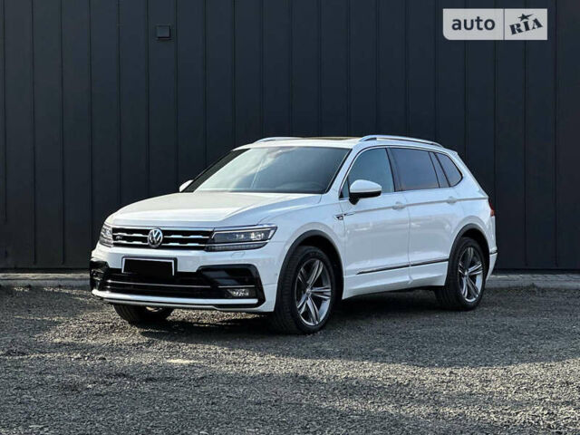 Белый Фольксваген Tiguan Allspace, объемом двигателя 0 л и пробегом 131 тыс. км за 36800 $, фото 5 на Automoto.ua