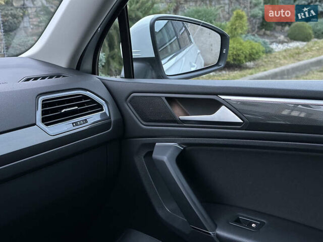 Белый Фольксваген Tiguan Allspace, объемом двигателя 2 л и пробегом 184 тыс. км за 31499 $, фото 73 на Automoto.ua