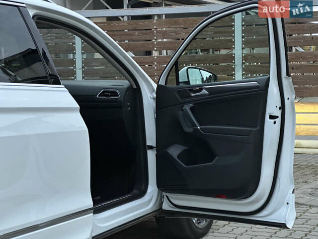 Белый Фольксваген Tiguan Allspace, объемом двигателя 2 л и пробегом 184 тыс. км за 31499 $, фото 87 на Automoto.ua