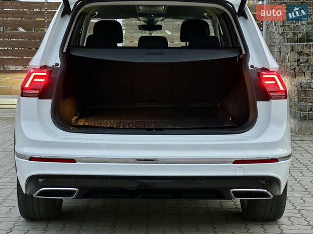 Белый Фольксваген Tiguan Allspace, объемом двигателя 2 л и пробегом 184 тыс. км за 31499 $, фото 98 на Automoto.ua