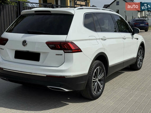 Белый Фольксваген Tiguan Allspace, объемом двигателя 2 л и пробегом 86 тыс. км за 23400 $, фото 3 на Automoto.ua