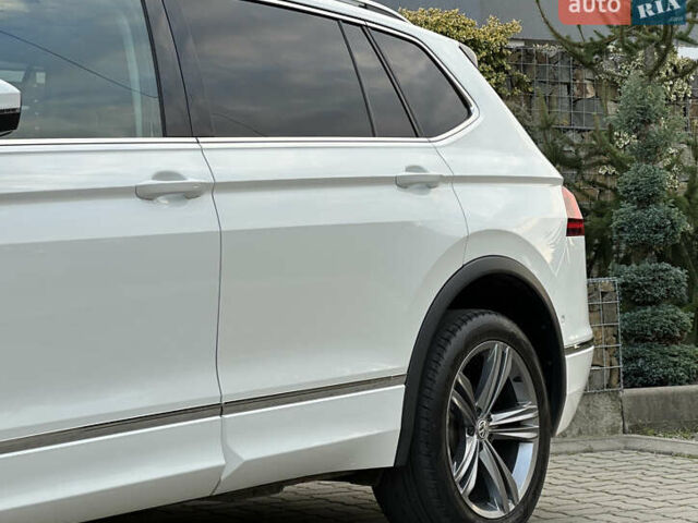 Белый Фольксваген Tiguan Allspace, объемом двигателя 2 л и пробегом 184 тыс. км за 31499 $, фото 6 на Automoto.ua