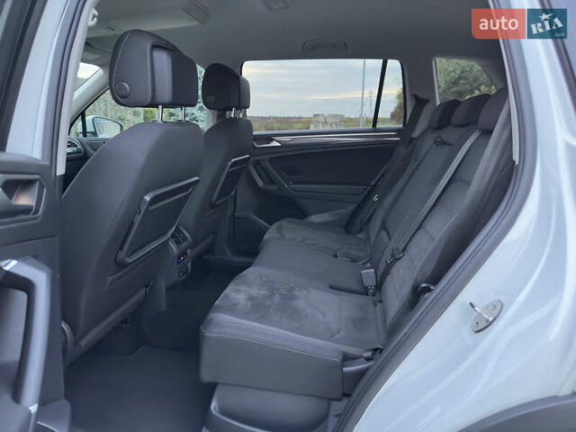 Белый Фольксваген Tiguan Allspace, объемом двигателя 2 л и пробегом 184 тыс. км за 31499 $, фото 78 на Automoto.ua