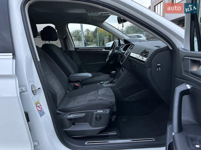 Белый Фольксваген Tiguan Allspace, объемом двигателя 2 л и пробегом 184 тыс. км за 31499 $, фото 89 на Automoto.ua
