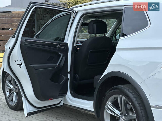 Белый Фольксваген Tiguan Allspace, объемом двигателя 2 л и пробегом 184 тыс. км за 31499 $, фото 75 на Automoto.ua