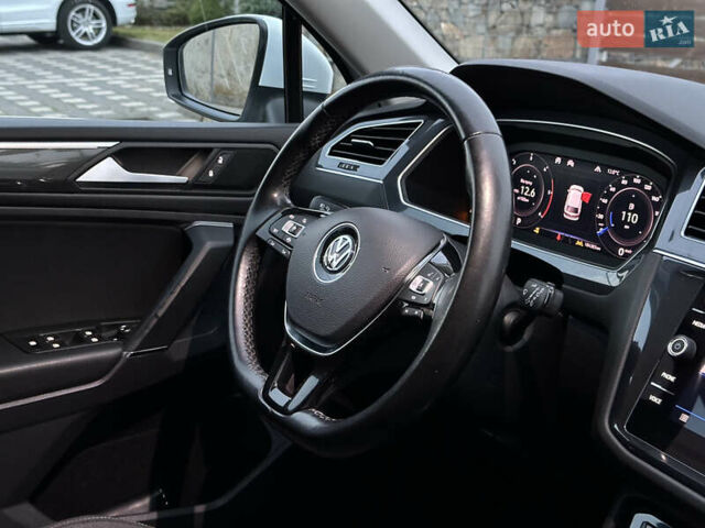 Белый Фольксваген Tiguan Allspace, объемом двигателя 2 л и пробегом 184 тыс. км за 31499 $, фото 92 на Automoto.ua
