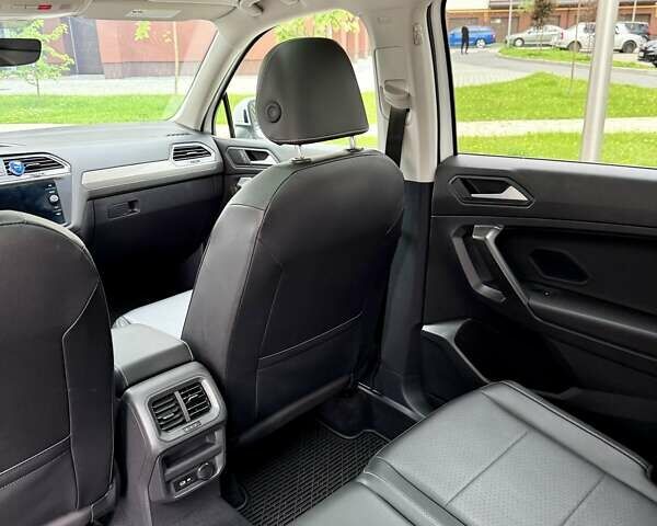 Белый Фольксваген Tiguan Allspace, объемом двигателя 1.98 л и пробегом 31 тыс. км за 30200 $, фото 13 на Automoto.ua