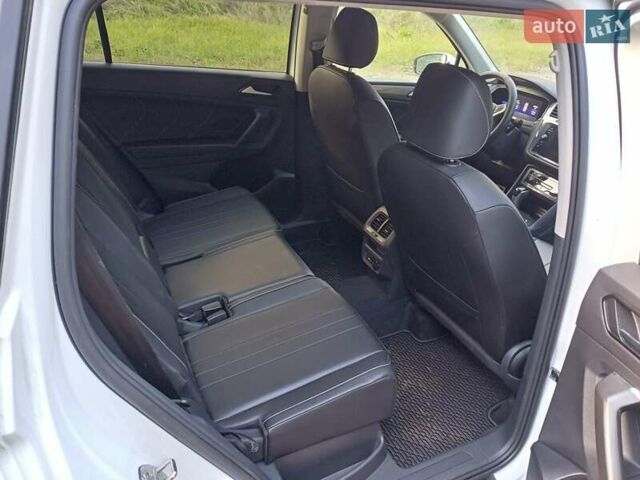 Білий Фольксваген Tiguan Allspace, об'ємом двигуна 2 л та пробігом 20 тис. км за 32000 $, фото 19 на Automoto.ua