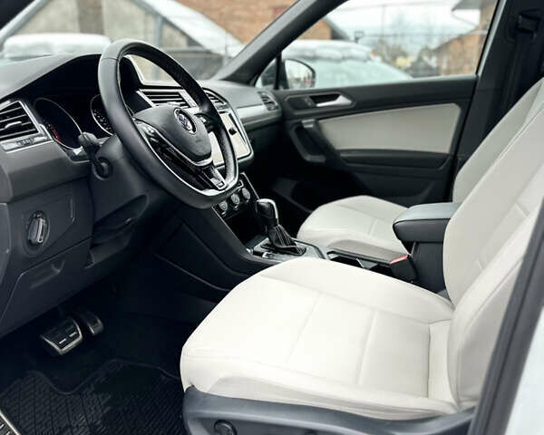 Білий Фольксваген Tiguan Allspace, об'ємом двигуна 2 л та пробігом 44 тис. км за 26500 $, фото 8 на Automoto.ua