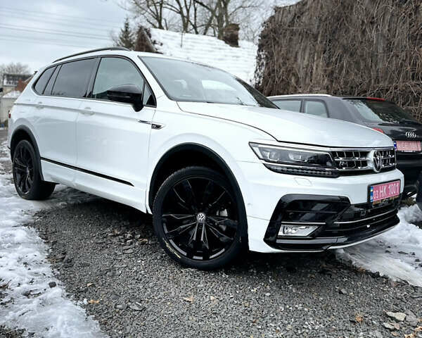 Білий Фольксваген Tiguan Allspace, об'ємом двигуна 2 л та пробігом 44 тис. км за 26500 $, фото 1 на Automoto.ua