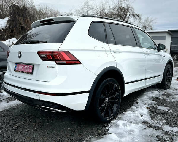 Білий Фольксваген Tiguan Allspace, об'ємом двигуна 2 л та пробігом 44 тис. км за 26500 $, фото 3 на Automoto.ua