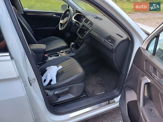 Білий Фольксваген Tiguan Allspace, об'ємом двигуна 2 л та пробігом 20 тис. км за 32000 $, фото 21 на Automoto.ua