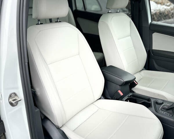 Білий Фольксваген Tiguan Allspace, об'ємом двигуна 2 л та пробігом 44 тис. км за 26500 $, фото 13 на Automoto.ua