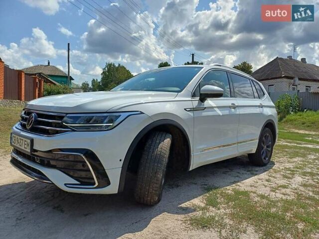 Білий Фольксваген Tiguan Allspace, об'ємом двигуна 2 л та пробігом 20 тис. км за 32000 $, фото 1 на Automoto.ua