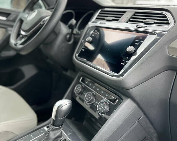 Білий Фольксваген Tiguan Allspace, об'ємом двигуна 2 л та пробігом 44 тис. км за 26500 $, фото 9 на Automoto.ua