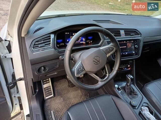 Білий Фольксваген Tiguan Allspace, об'ємом двигуна 2 л та пробігом 20 тис. км за 31500 $, фото 6 на Automoto.ua