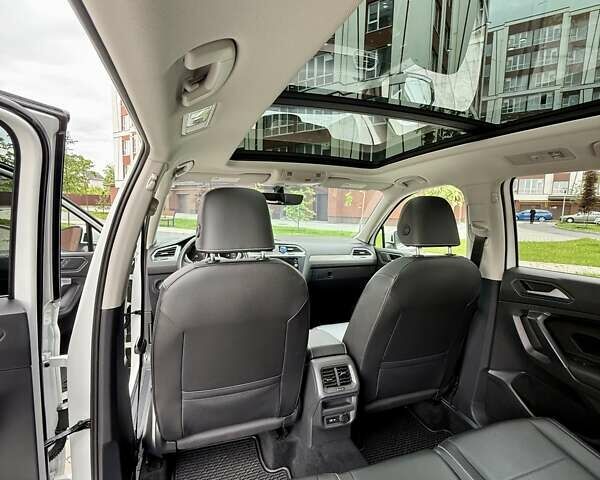 Белый Фольксваген Tiguan Allspace, объемом двигателя 1.98 л и пробегом 31 тыс. км за 30200 $, фото 10 на Automoto.ua