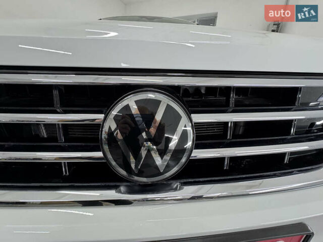 Белый Фольксваген Tiguan Allspace, объемом двигателя 2 л и пробегом 86 тыс. км за 24999 $, фото 96 на Automoto.ua