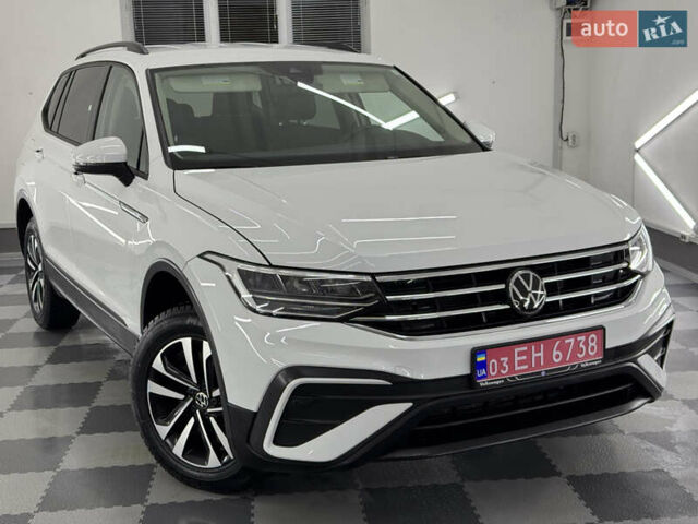 Белый Фольксваген Tiguan Allspace, объемом двигателя 2 л и пробегом 86 тыс. км за 25499 $, фото 1 на Automoto.ua