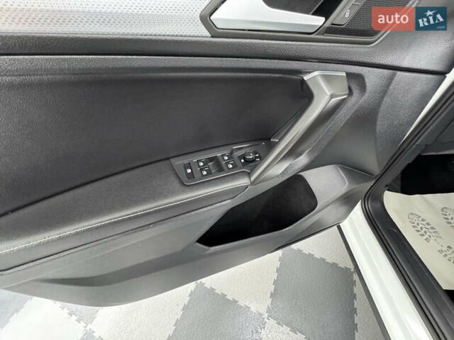 Белый Фольксваген Tiguan Allspace, объемом двигателя 2 л и пробегом 86 тыс. км за 24999 $, фото 47 на Automoto.ua