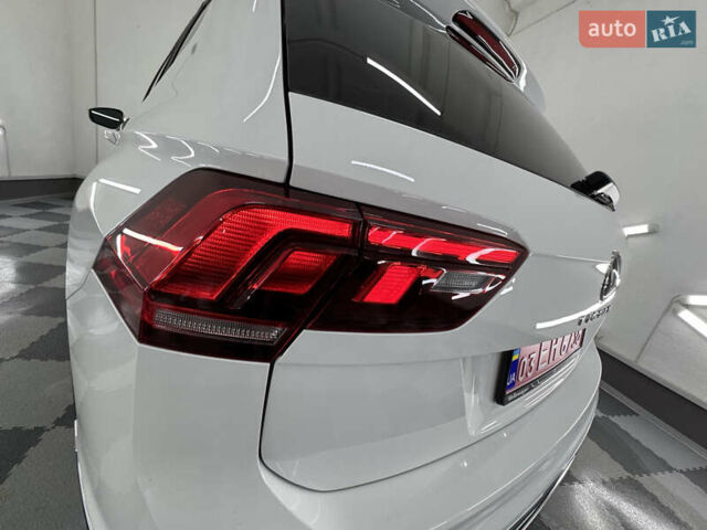Белый Фольксваген Tiguan Allspace, объемом двигателя 2 л и пробегом 86 тыс. км за 24999 $, фото 128 на Automoto.ua