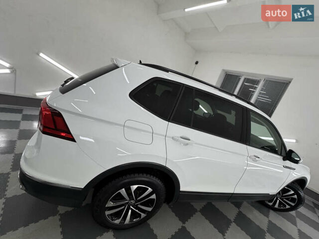Белый Фольксваген Tiguan Allspace, объемом двигателя 2 л и пробегом 86 тыс. км за 24999 $, фото 21 на Automoto.ua