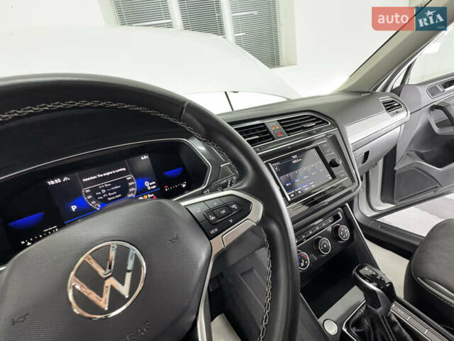 Белый Фольксваген Tiguan Allspace, объемом двигателя 2 л и пробегом 86 тыс. км за 24999 $, фото 31 на Automoto.ua