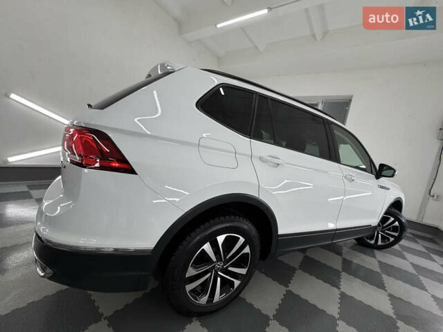 Белый Фольксваген Tiguan Allspace, объемом двигателя 2 л и пробегом 86 тыс. км за 24999 $, фото 122 на Automoto.ua